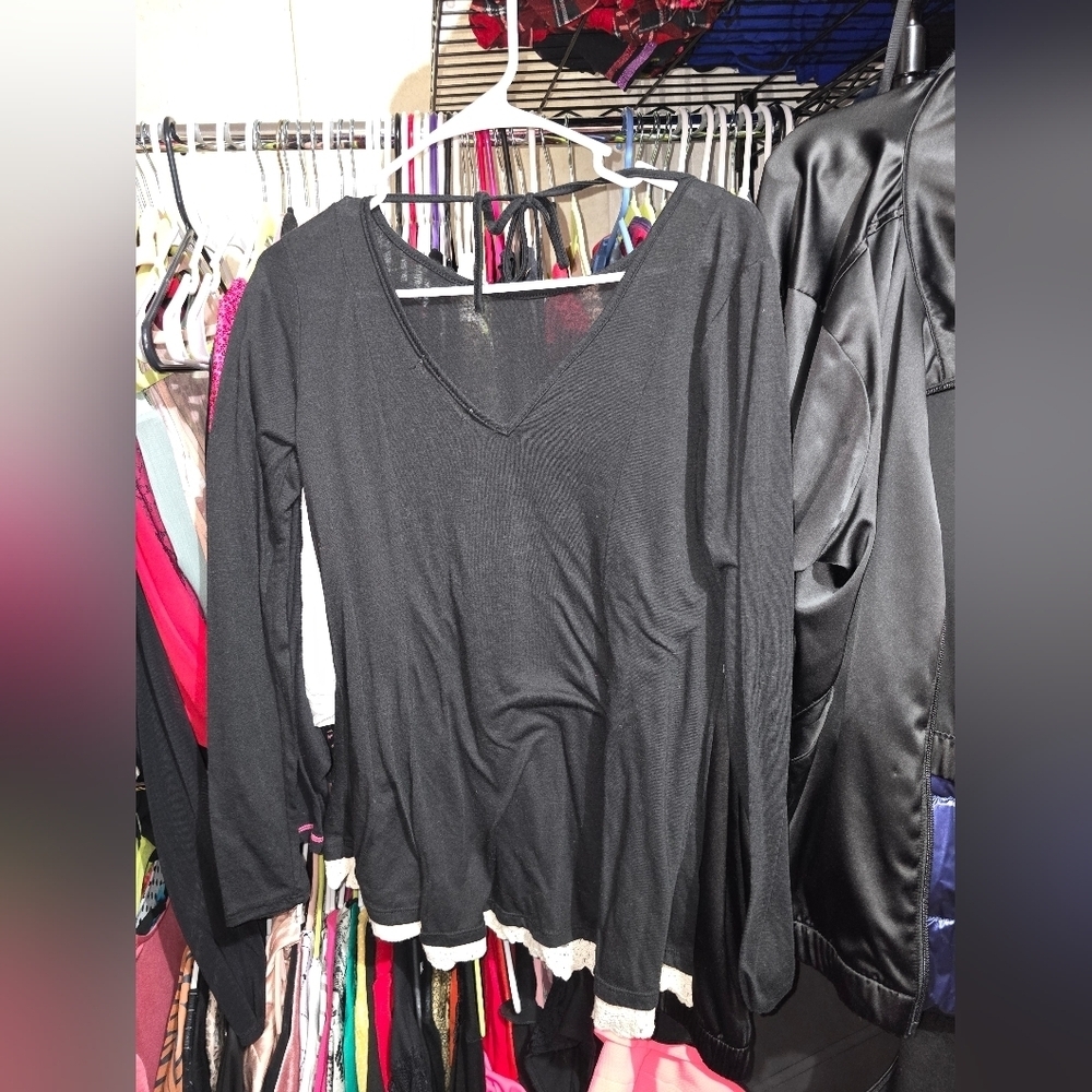 💋5/20 rewind black top with lace size small